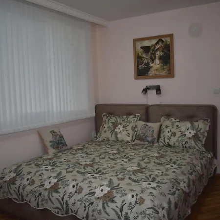 за гости лале