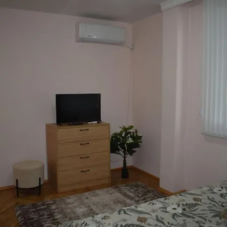 за гости лале