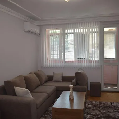 за гости лале