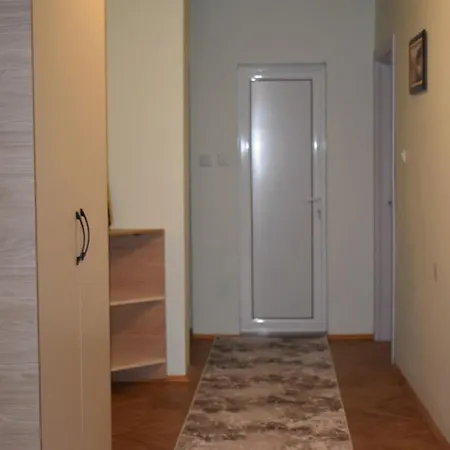 за гости лале Apartamento Lovech