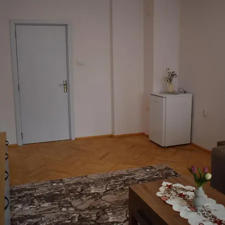 за гости лале Lovech